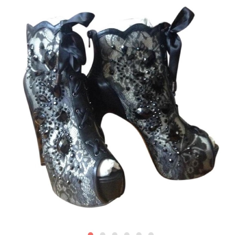 Bettie Page Ellie 5 1/2 inch heel